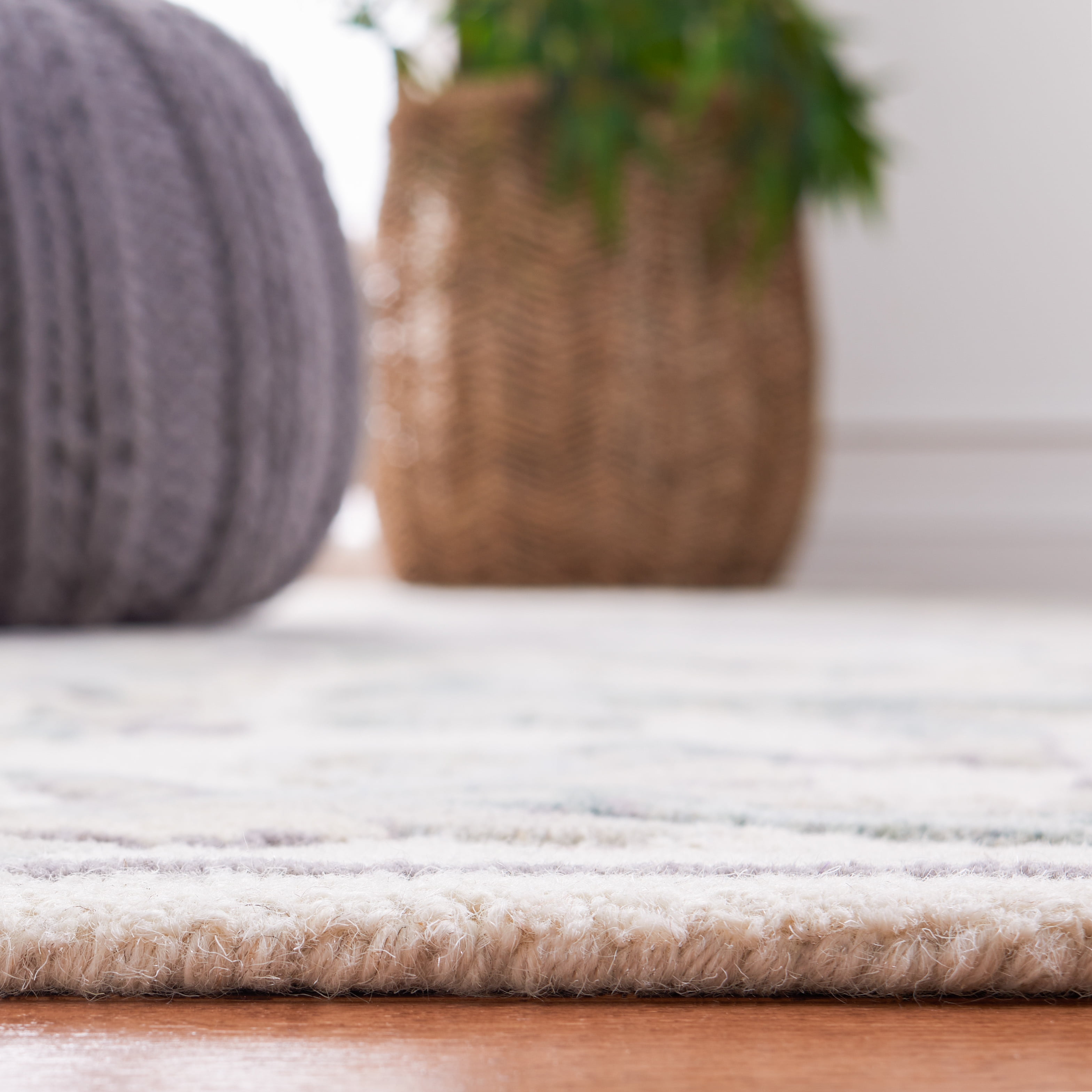 SAFAVIEH Glamour Catrine Bordered Wool Area Rug, Ivory/Grey, 6' x 6' Square