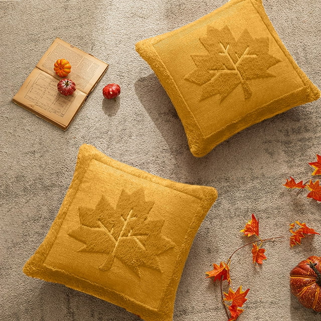 Fundas de cojín de terciopelo con hoja de arce | Funda de cojín de poliéster de doble cara | Decoración navideña de calabaza | Paquete de 2 | Lavable | Cremallera oculta | 17.7x17.7 pulgadas