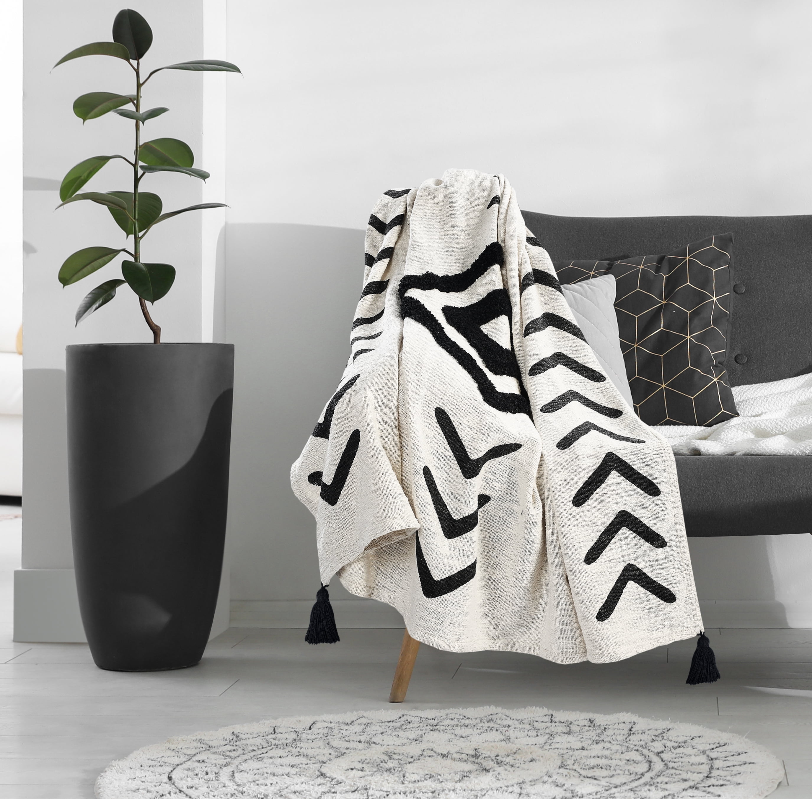 LR Home and Evette Rios Cream and Black Center Diamond Cotton Throw Blanket, 50" x 60"