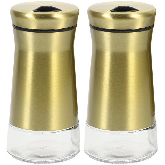 2 saleros/pimenteros visibles, frascos para condimentos, saleros/especias de cocina.