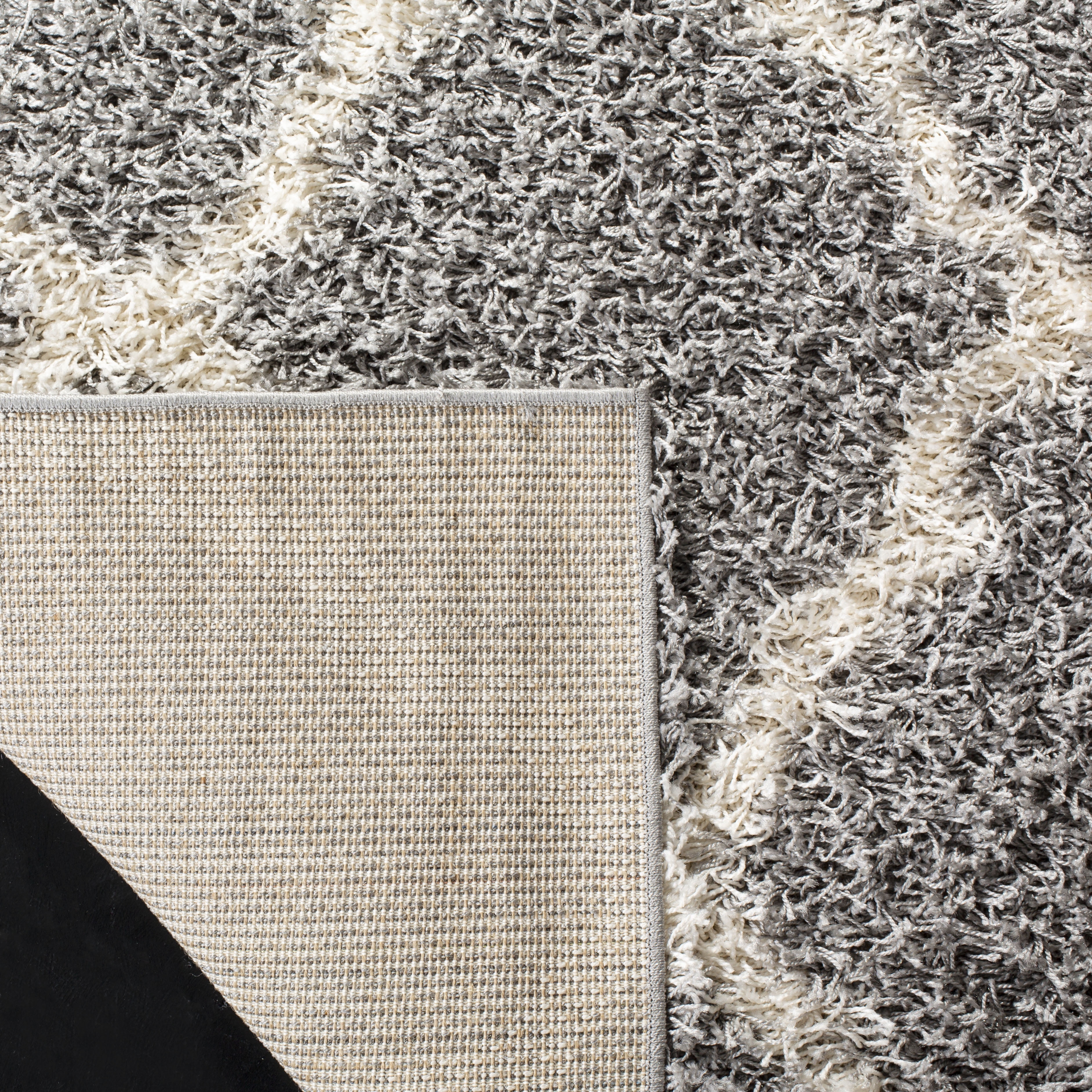 SAFAVIEH Daley Geometric Plush Shag Area Rug, Grey/Ivory, 5'1" x 7'6"