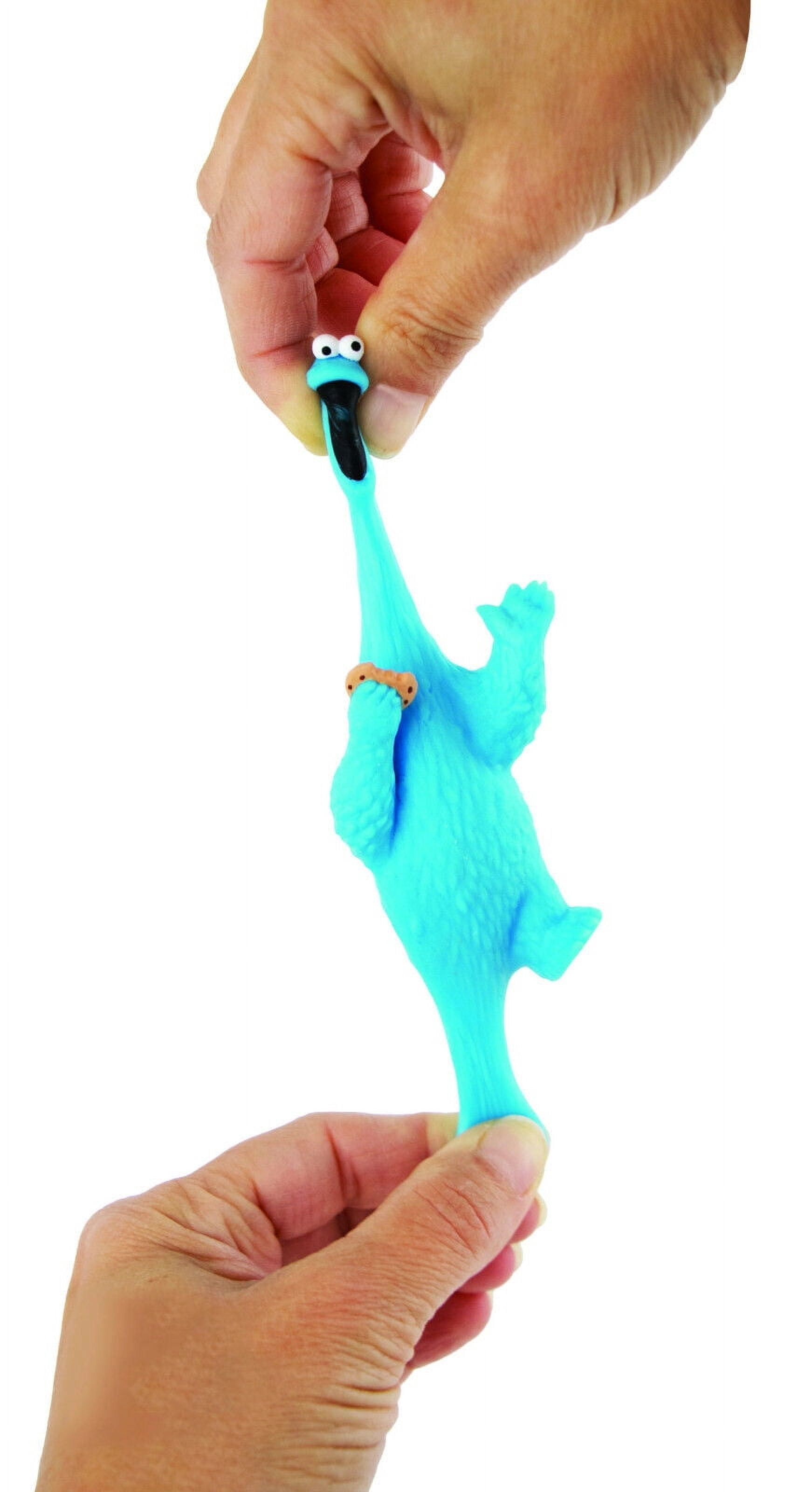 World’s Smallest Sesame Street Stretchies, Mini Stretchable Collectible Figure, Fully Functional Fidget Toy, Ages 8+(Elmo or Cookie chosen randomly)