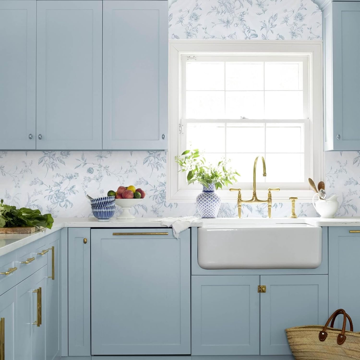 Blue Wallpaper Peel and Stick Floral Vintage Stick on Wall Paper French Textured Contact Paper for Cabinet Removable Self Adhesive Wallpaper Vinyl Roll Shelf Deco, 17.3x196in