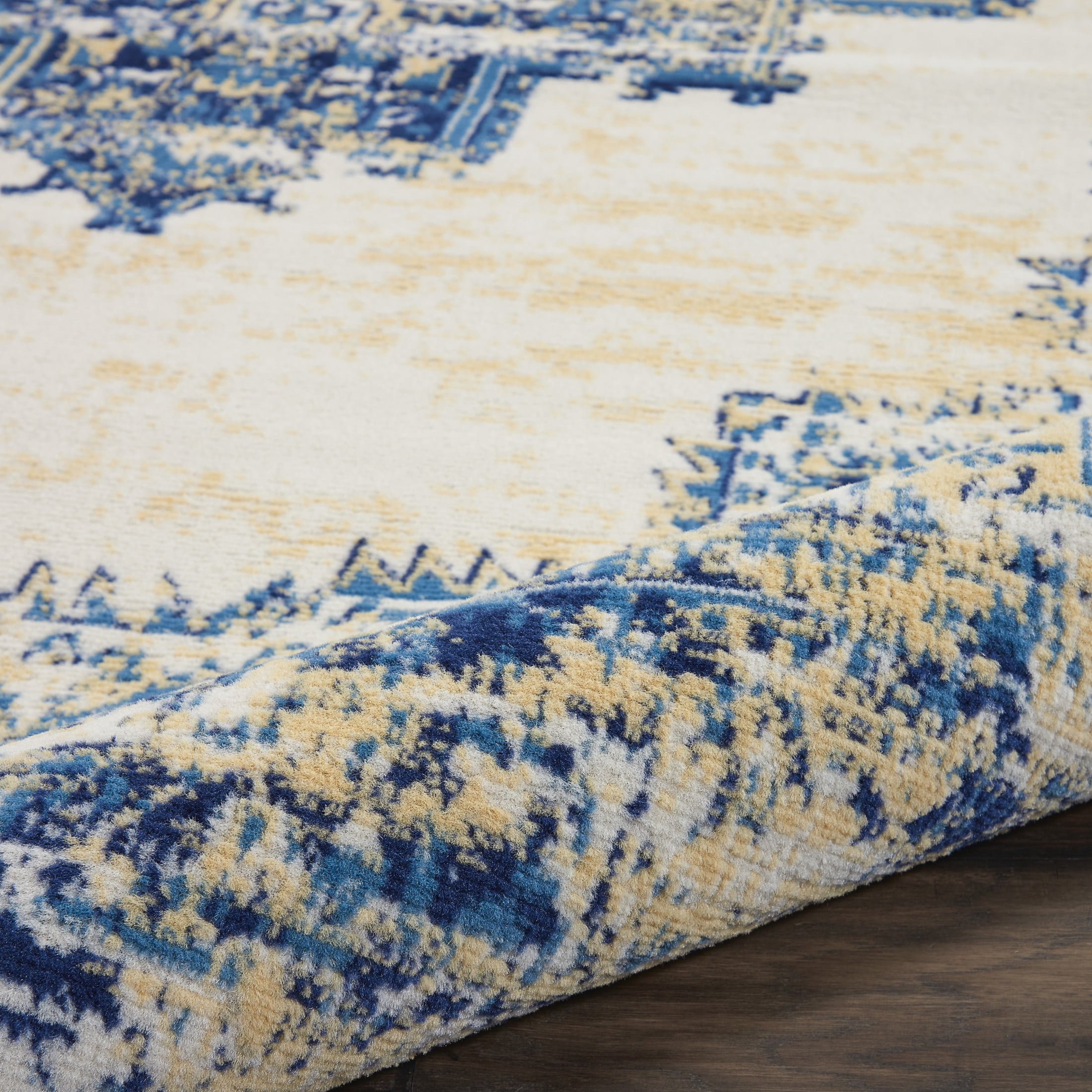 Nourison Grafix Persian White 6' x 9' Area Rug, (6x9)