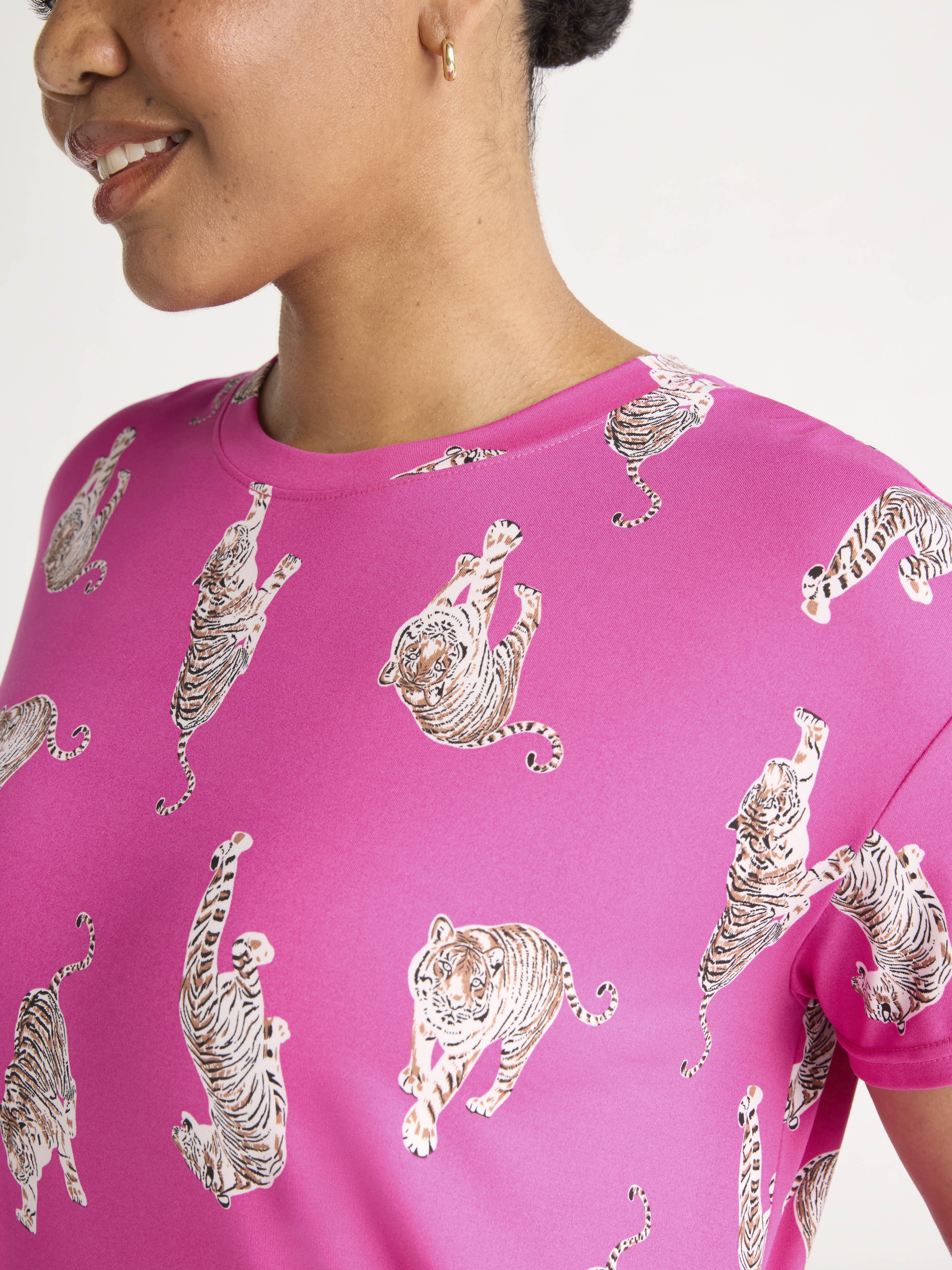 Joyspun Women's Dreamy Soft Collection Sleepshirt with Short Sleeves, Sizes S/M-2X/3X