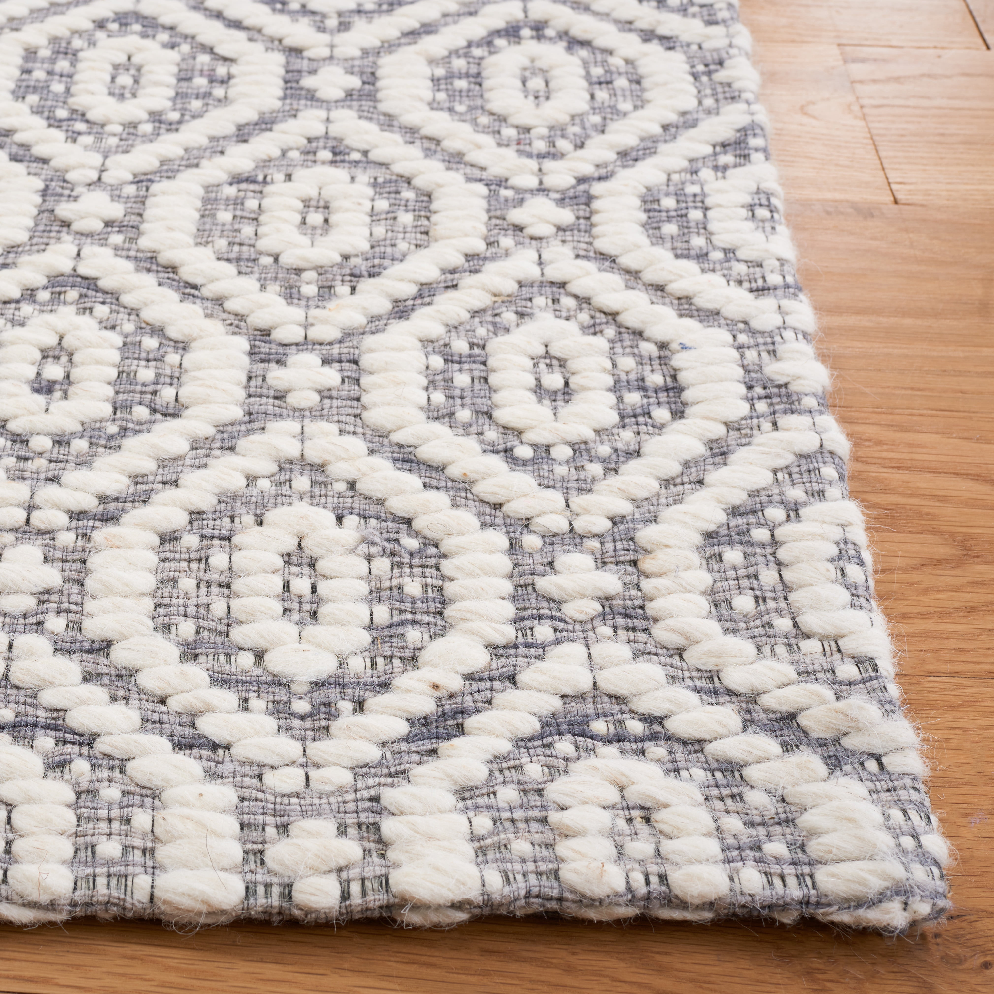 SAFAVIEH Marbella Fabiana Geometric Runner Rug, Grey/Ivory, 2'3" x 9'
