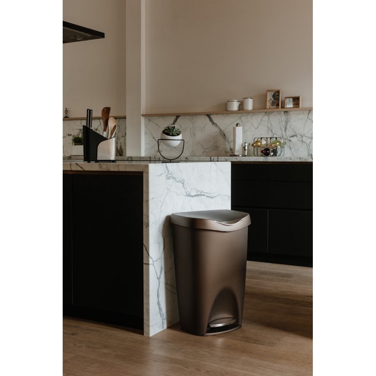 Wayfair Basics Bruder Plastic 13 Gallon Step on Trash Can Wayfair Basics Color: Bronze