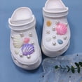 thumbnail image 1 of 21 piezas adecuadas para zapatos con agujeros cruzados, accesorios de bricolaje para zapatos con flores, juego de hebillas decorativas desmontables de concha grande color crema, 1 of 3