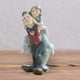 thumbnail image 3 of Estatua de pareja moderna, adorno de personaje, figura artesanal de resina, escultura para mesa Novio llevando novia, 3 of 8