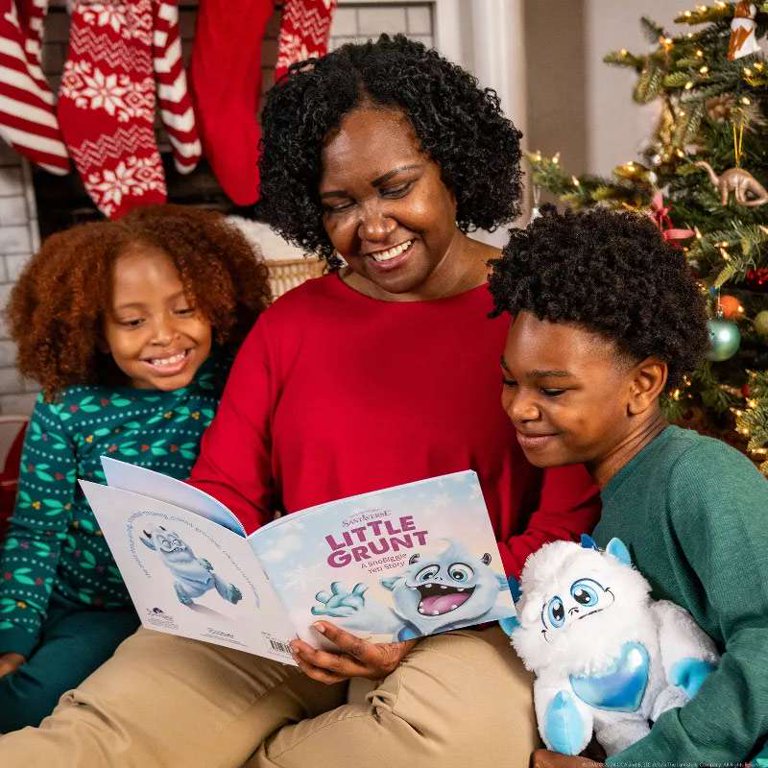 The Elf on the Shelf SnoBiggie Little Grunt – Yeti Plush and