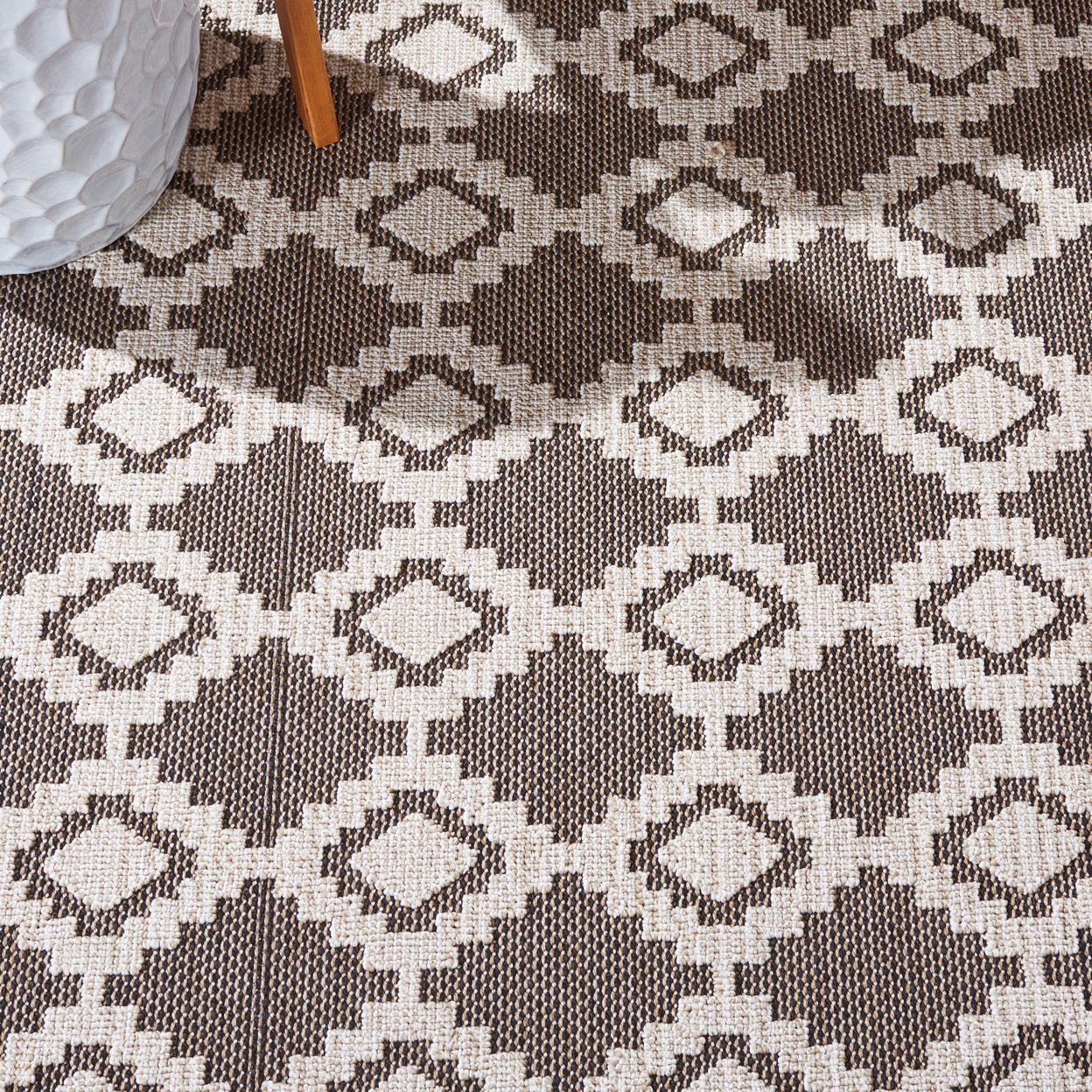 SAFAVIEH Global Paylynn Diamond Indoor/Outdoor Area Rug, Beige/Dark Beig, 9' x 12'