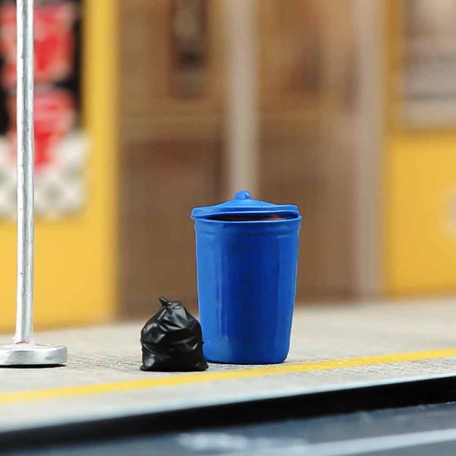 Modelo de bolsa de basura en miniatura a escala 1/64. Saco de basura en miniatura con contenedor de . Pequeña bolsa de de juguete. Escena de gestión 15 cm azul