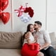 thumbnail image 4 of Guirnalda de pompones suaves con corazones acrílicos, decoración de San Valentín para habitaciones románticas, fiestas, repisas de chimenea, cabeceros y barandillas, 4 of 7