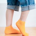 thumbnail image 5 of Calcetines tobilleros antideslizantes para padres e hijos, color sólido, cómodos para niños y adultos, 5 of 5