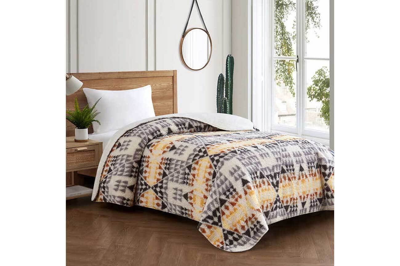 Pendleton sherpa king blanket hotsell