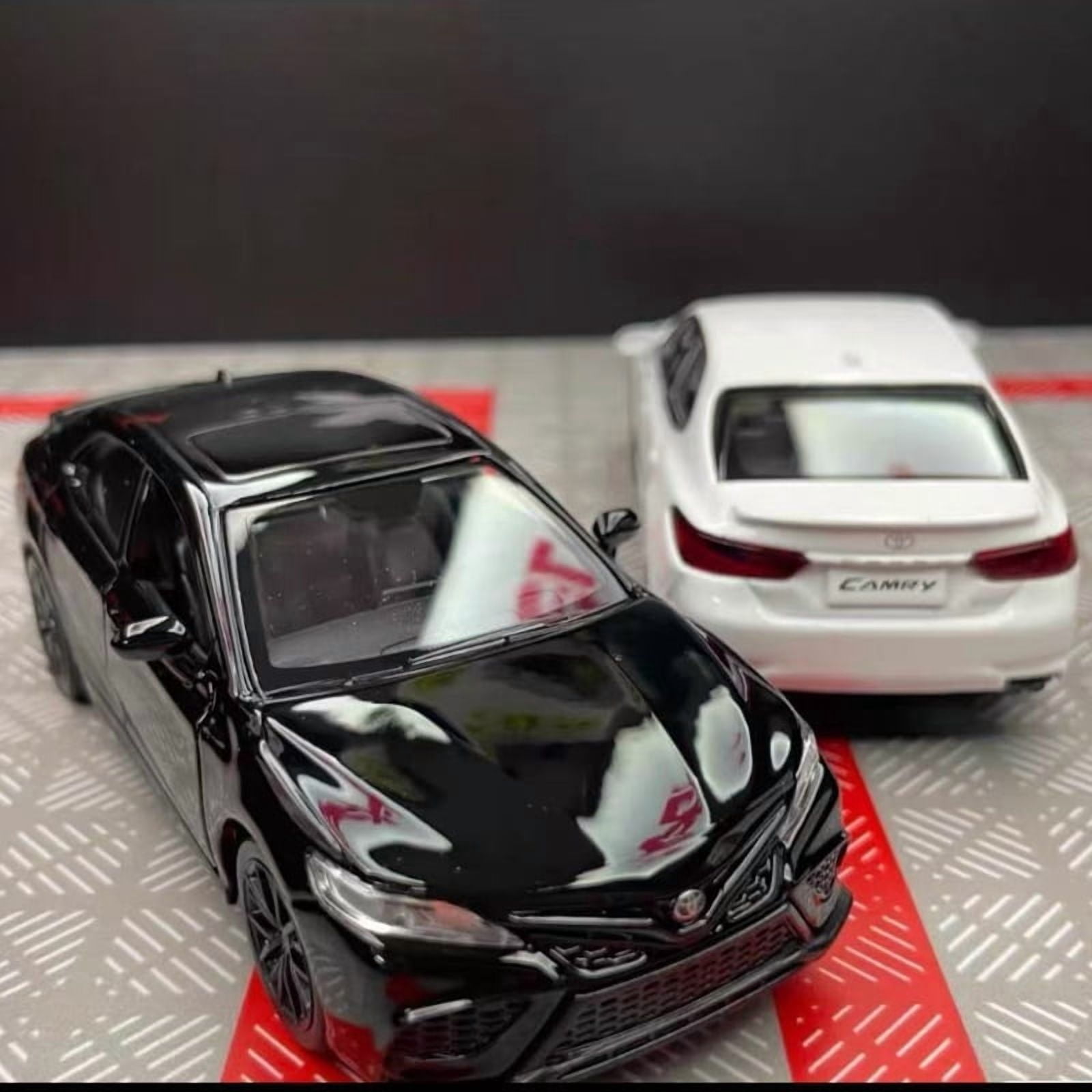 1:36 Toyota Camry XSE High Simulation Pull Back Car Model Car Metal Diecast Alloy Toy Car for Kid Gifts Collection