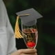 thumbnail image 4 of KAKOWELY 15 mini birretes de graduación: mini birretes de graduación para botellas de vino - Tapas de birretes con borlas para decoración de mesas., 4 of 5