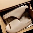 thumbnail image 2 of Zapatillas de coco Se siente como pisar mierda Sandalias de suela gruesa Verano Nuevas sandalias antideslizantes, 2 of 5