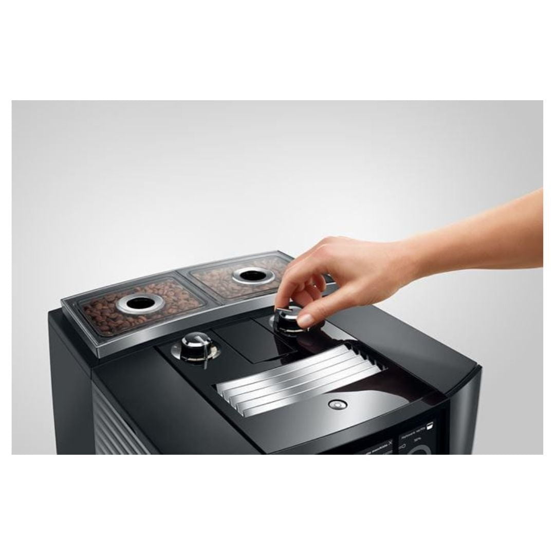 Jura J8 Twin Superautomatic Espresso Machine | 31 Recipes | Diamond Black | 15658