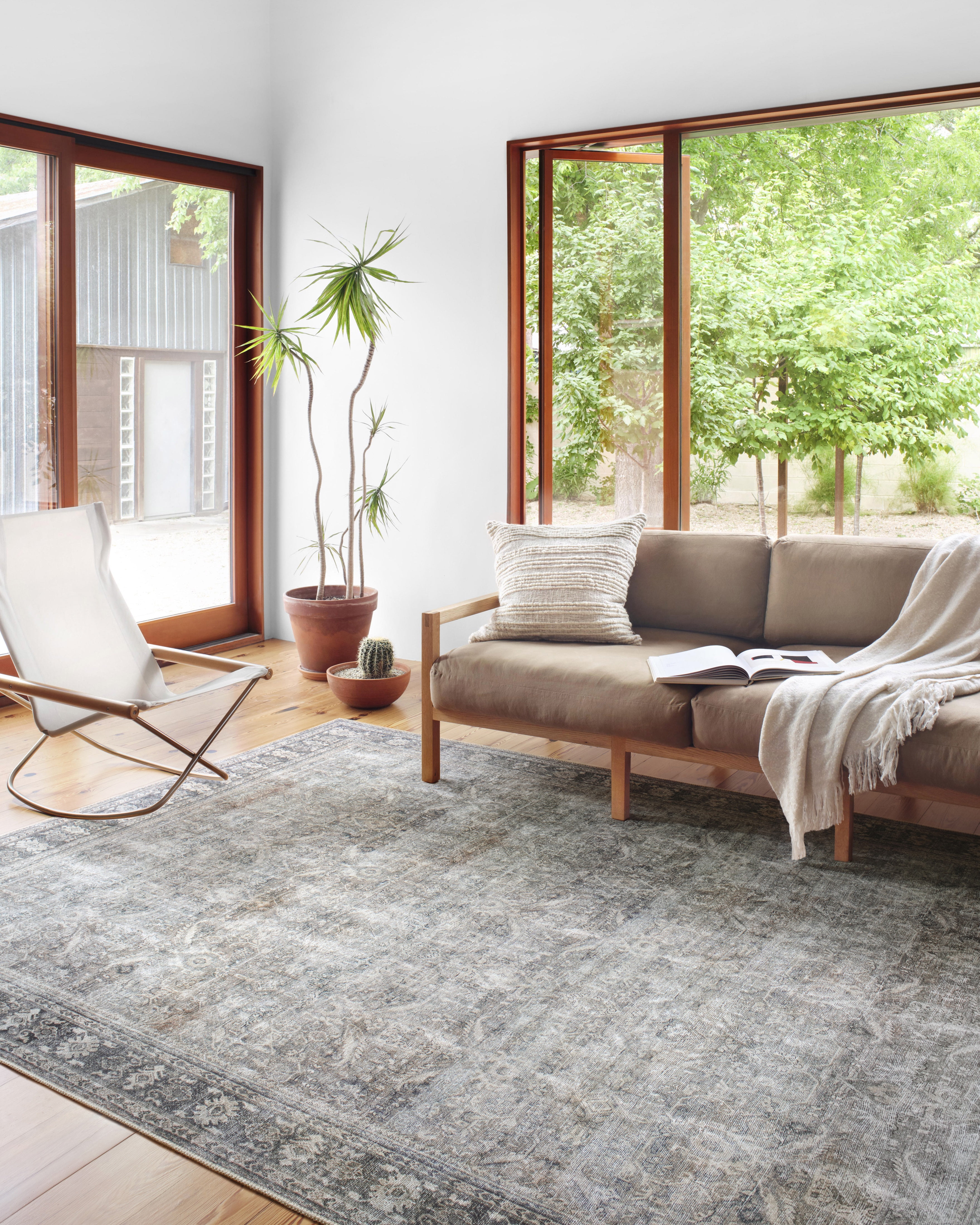 WYN-07 Grey, Charcoal 2-3" x 3-9" Size Rug