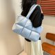thumbnail image 5 of Bolso Nube para Mujer Mano Suave Acolchado Color Sólido Informal, 5 of 9