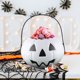 thumbnail image 2 of Cubo de calabaza de Halloween, 1 pieza, cubo pequeño de plástico con forma de calabaza para niños, cubo de calabaza, cubo de calabaza, cubo de dulces de Halloween, cesta de calabaza de Halloween, 2 of 6