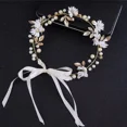 thumbnail image 4 of Vincha De Perlas Y Flores Para Dama De Honor, 4 of 5