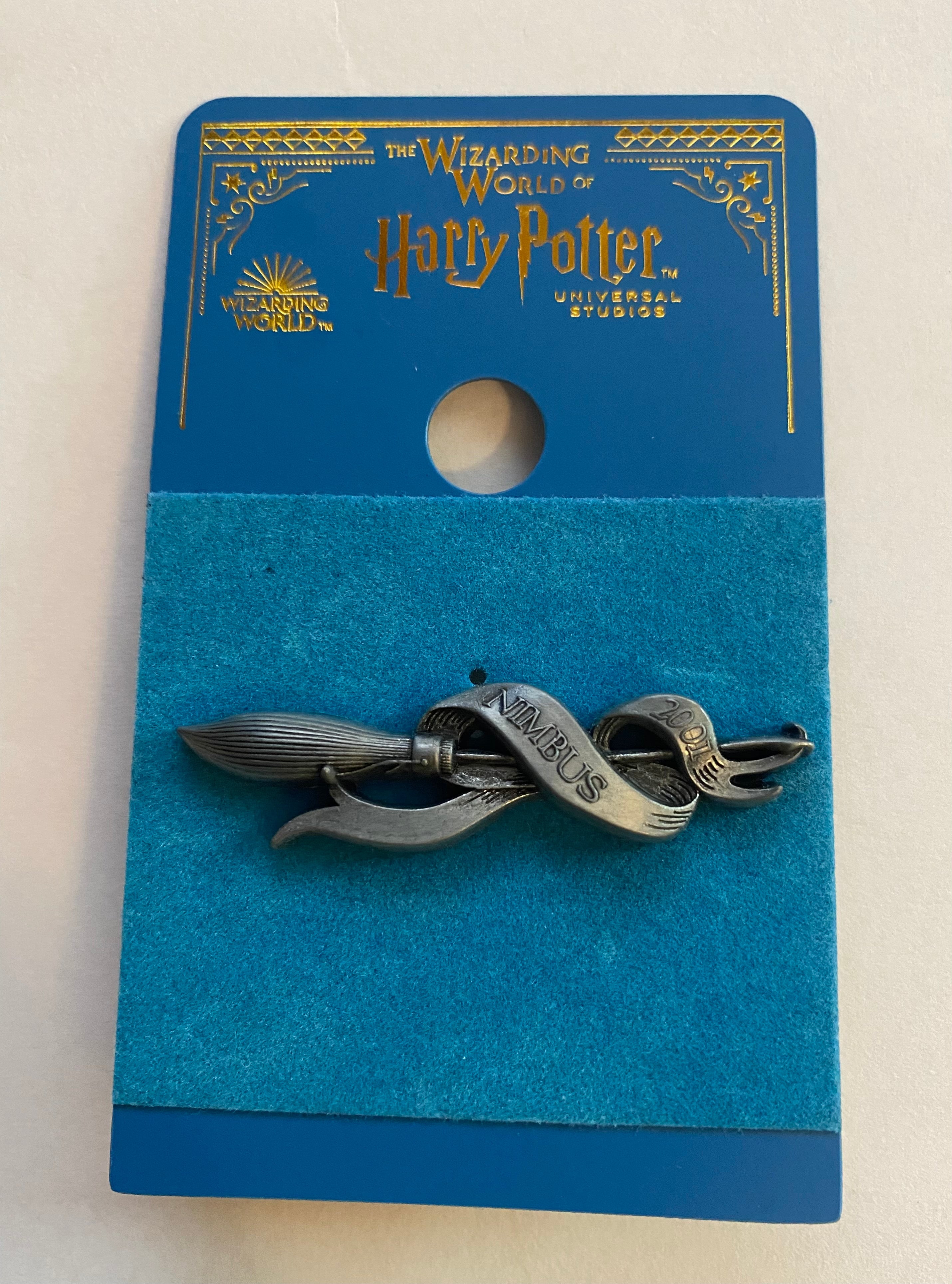 Universal Studios Harry Potter Ninmbus 2001 Broom Quidditch Pin New