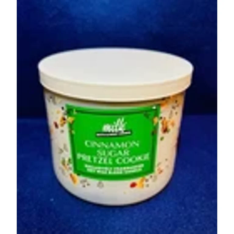 Bath & Body Works 3-Wick Candle Cinnamon Sugar Pretzel Cookie from