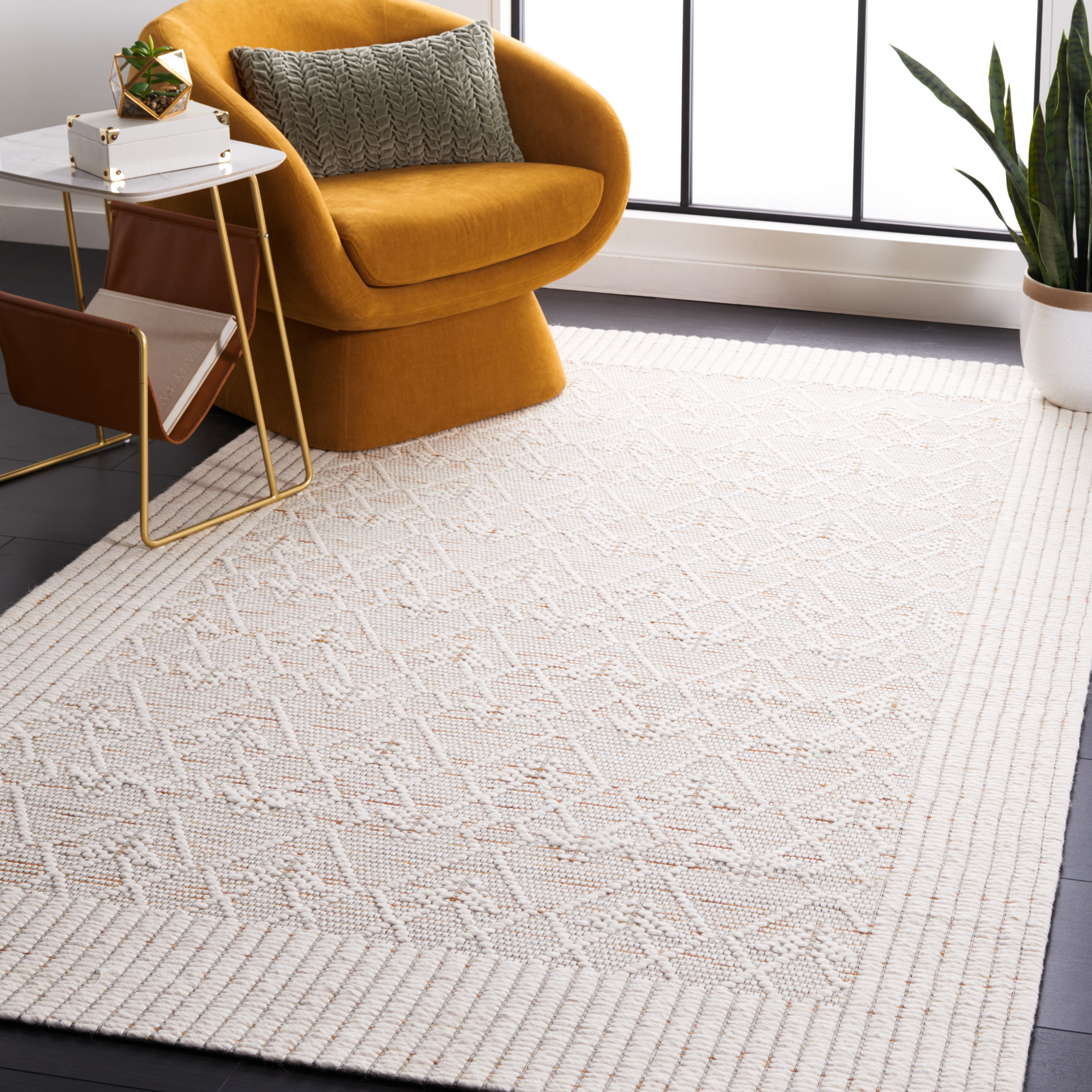 SAFAVIEH Marbella Helen Bordered Area Rug, Ivory/Brown, 6' x 9'
