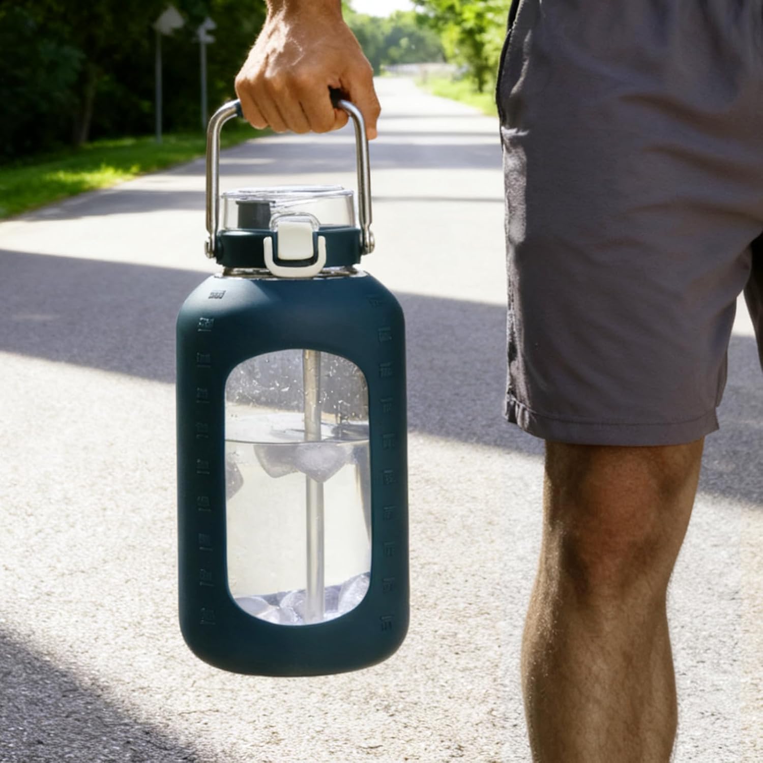 84oz Water Bottle Glass with Stainless Steel Handle Large 2.5l Water Bottle with Time Markers and Silicone Sleeve Half Gallon Water Jug BPA Free for Gym Daily Use