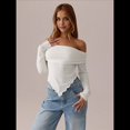 thumbnail image 4 of Camiseta Asimétrica Ajustada de Larga con Hombros Descubiertos Y2K para Mujer M, 4 of 10