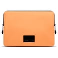 thumbnail image 2 of Funda Ultra Ligera Native Union para Macbook 14 Naranja, 2 of 7