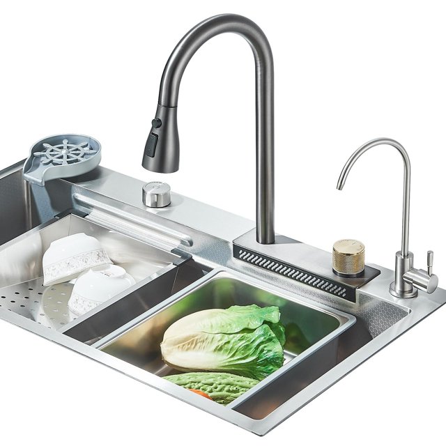 fregadero de cocina, acero inoxidable fregadero de cocina con cascada, moderno tarjas para cocina, sobreponer fregadero de cocina y accesorios con grifo giratorio 360 Vista 3/4 de fregadero sobreencimera en acero inoxidable 304 cepillado de doble cubeta con grifo cascada alto giratorio 360° y grifo secundario para filtrado; superficie granular cepillada, esquinas en R, borde para sobreponer, rejilla inferior y tabla de cortar visibles en la cubeta, escurridor y control de agua en la repisa. Adecuado para cocina, baño o balcón; a menudo se usa para remojar bandejas grandes o limpiar ollas voluminosas.