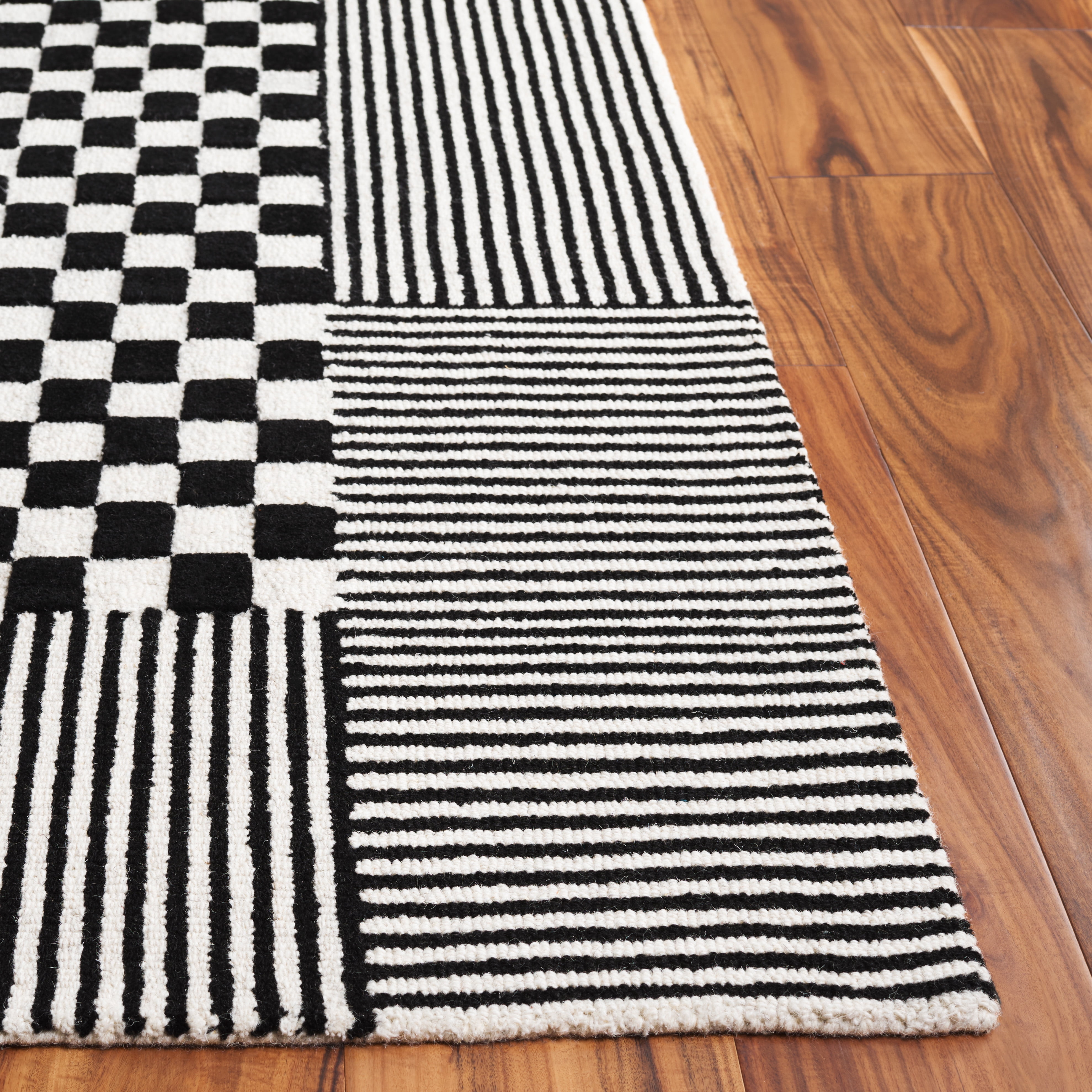 Safavieh Genre Nanette Geometric Area Rug, Black/Ivory, 3' x 5'