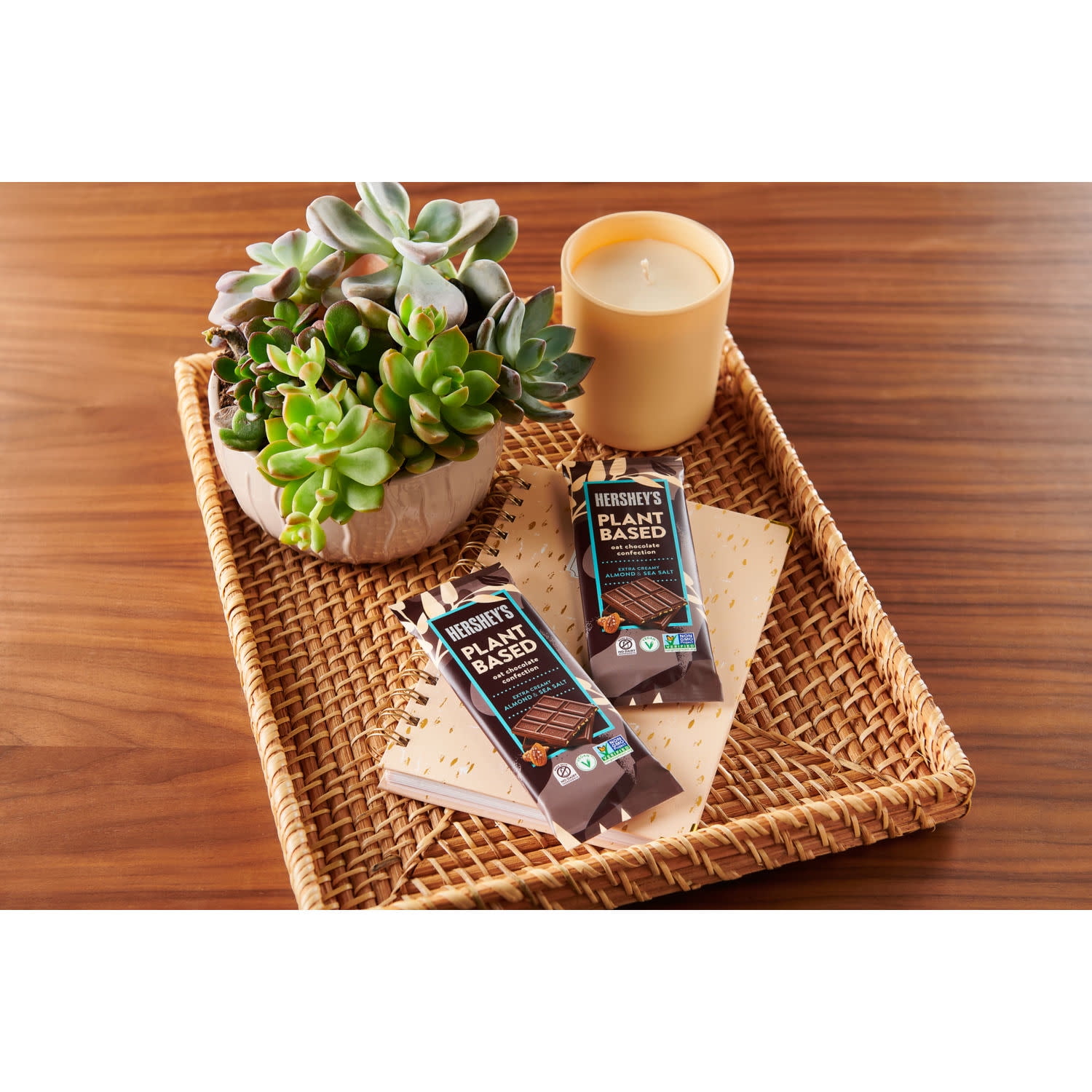 Hershey's Plant Based Extra Creamy with Almond and Sea Salt Candy, Bar 1.55 oz