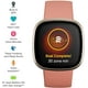 Fitbit Versa (3ème Génération) Smartwatch Corps en Aluminium Doré Doux avec Bande d'Argile Rose, Taille Unique (Bandes S & L Incluses) Boîte Ouverte – image 2 sur 6