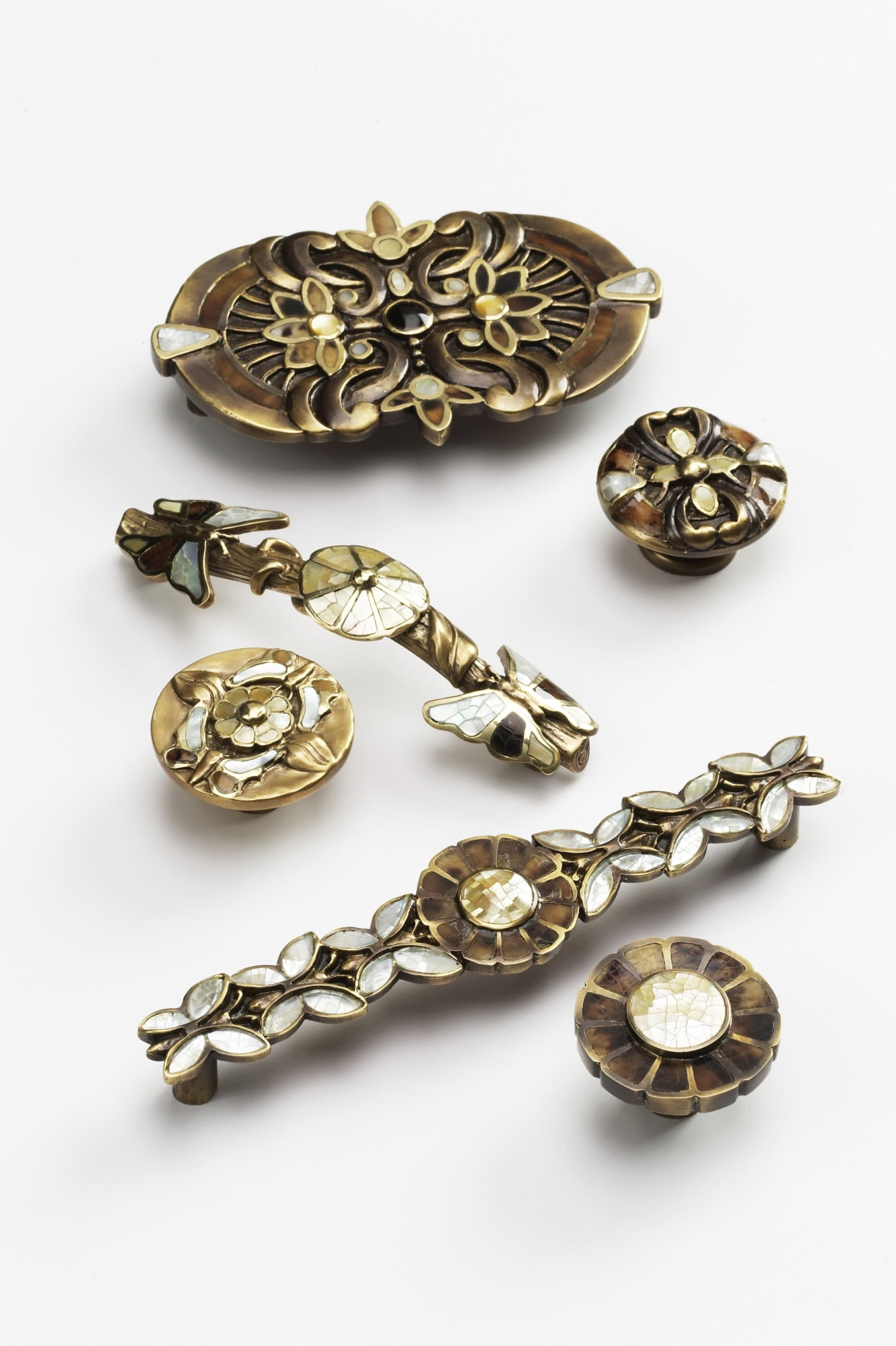 Schaub And Company 954K Heirloom Treasures 1-1/2" Round Flower Solid Brass Luxury Cabinet