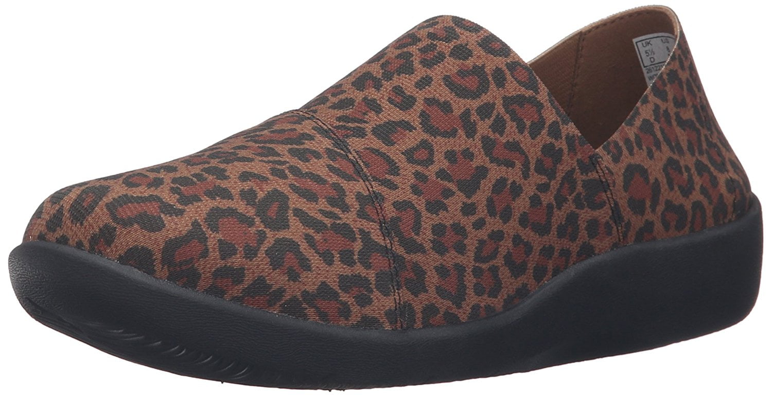 CLARKS Womens Sillian Firn Closed Toe 