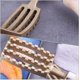 thumbnail image 4 of Removedor de escamas de pescado ShuxiuWang acero inoxidable con mango de madera, 4 of 5
