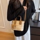 thumbnail image 4 of Bolso pequeño de diamantes a juego de colores para mujer, nueva tendencia 2025, bolso de cubo de moda simple, bolso de mensajero informal y versátil, 4 of 5