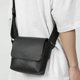 thumbnail image 2 of Bolso bandolera de PU de color sólido de gran venta de alta calidad para hombre 2024 Nuevo diseño Bolso bandolera informal de moda para mujer, 2 of 5