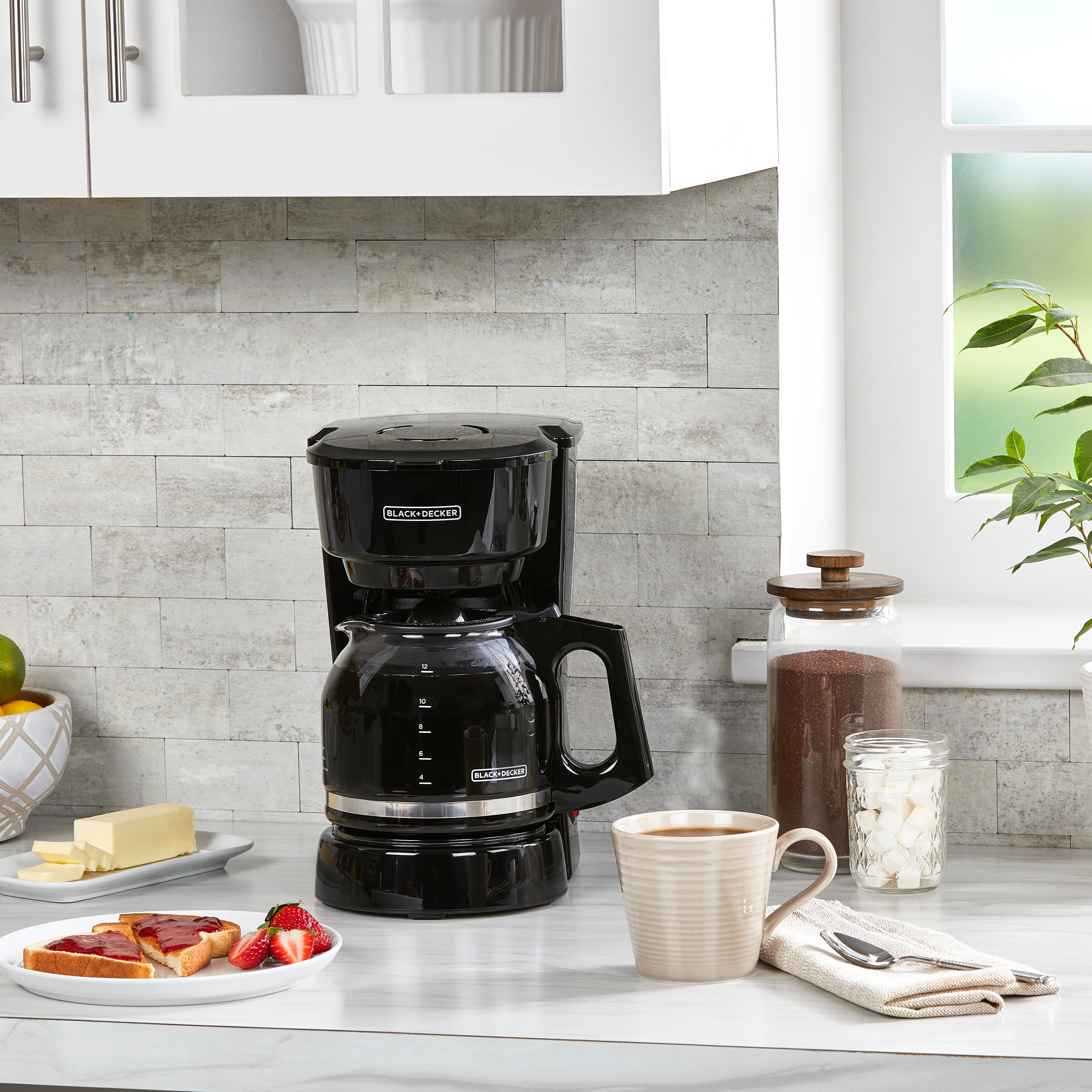 BLACK+DECKER 12-Cup Drip Coffee Maker photo 2