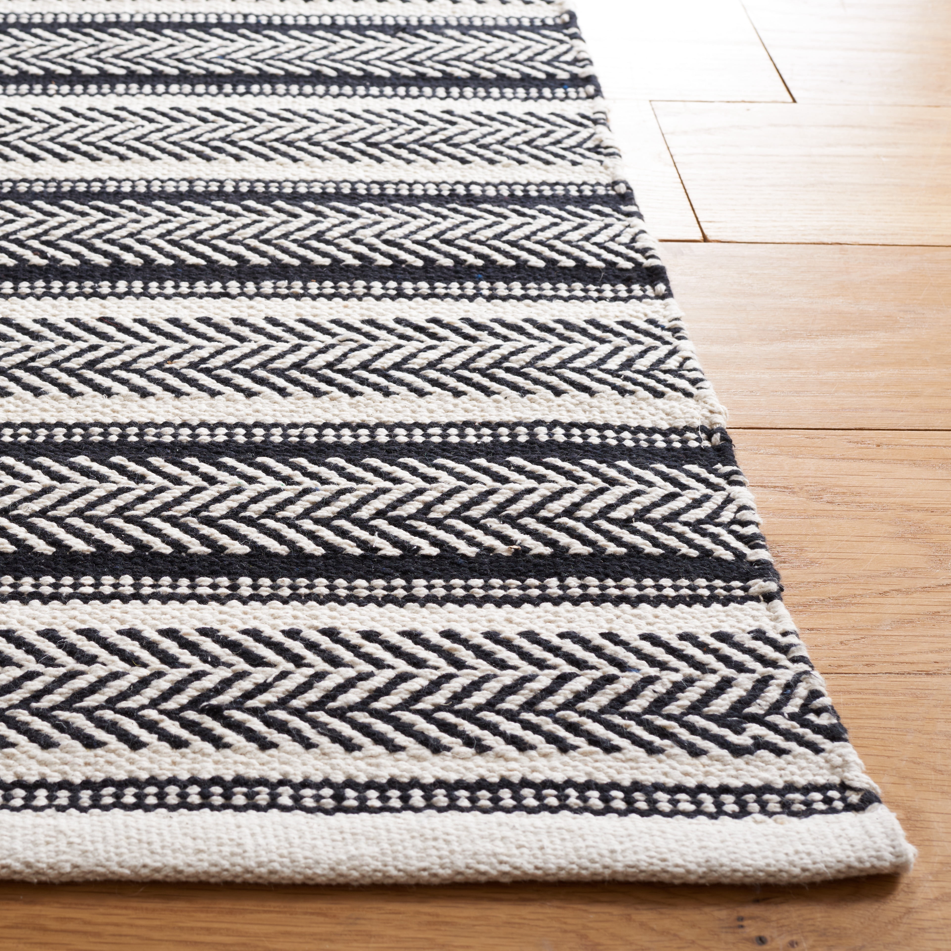 SAFAVIEH Montauk Marta Striped Cotton Area Rug, Black/Ivory, 8' x 10'