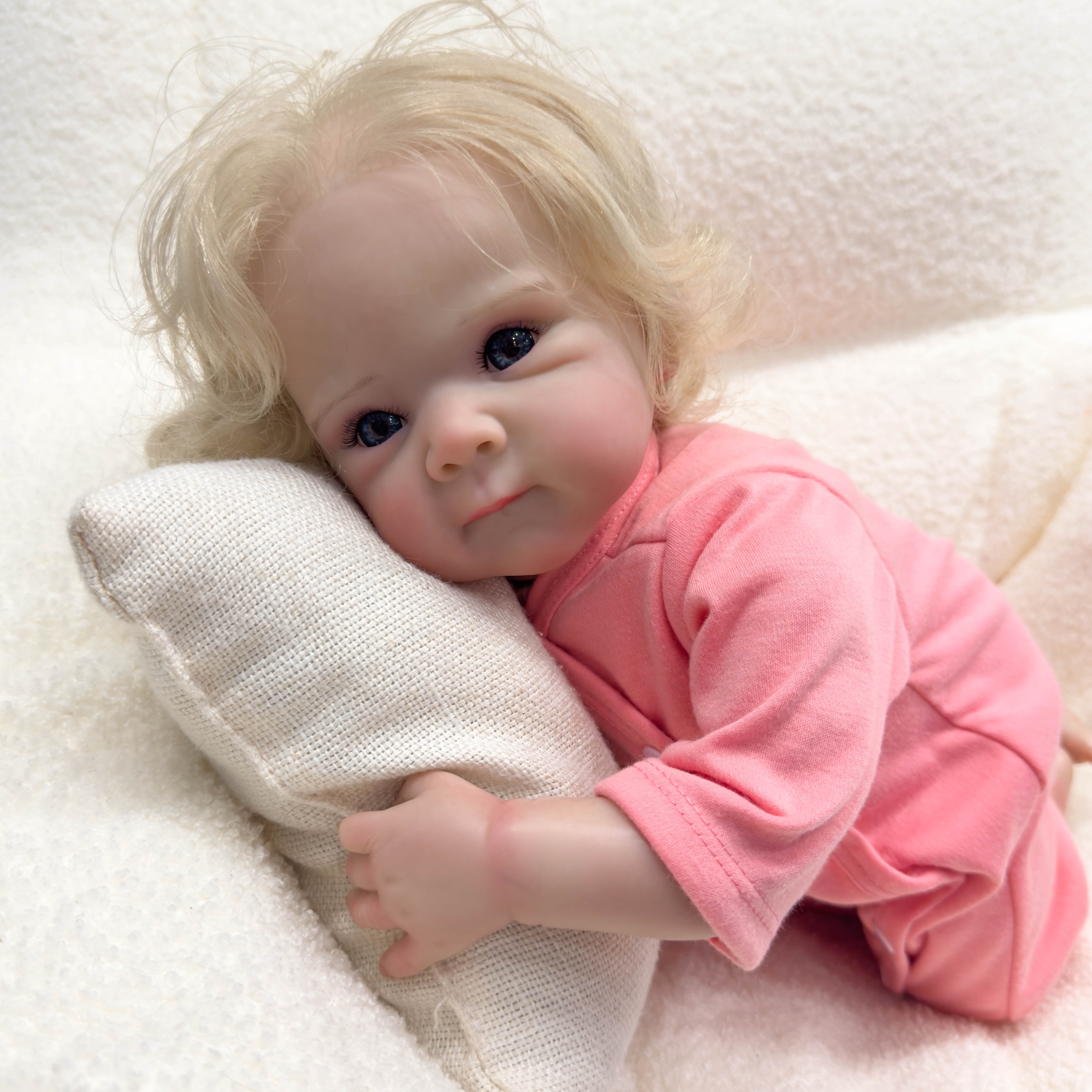 Lifelike Reborn Baby Dolls 18 inch Soft Cloth Body Realistic Newborn Baby Dolls Poseable Real Life Baby Dolls with Doll Accessories and Gift Box For Kids 3+ Years