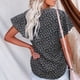 thumbnail image 2 of Top con cuello en V para mujer, mangas cortas con volantes, camiseta informal de verano holgada para uso diario, estampado floral negro S, 2 of 4