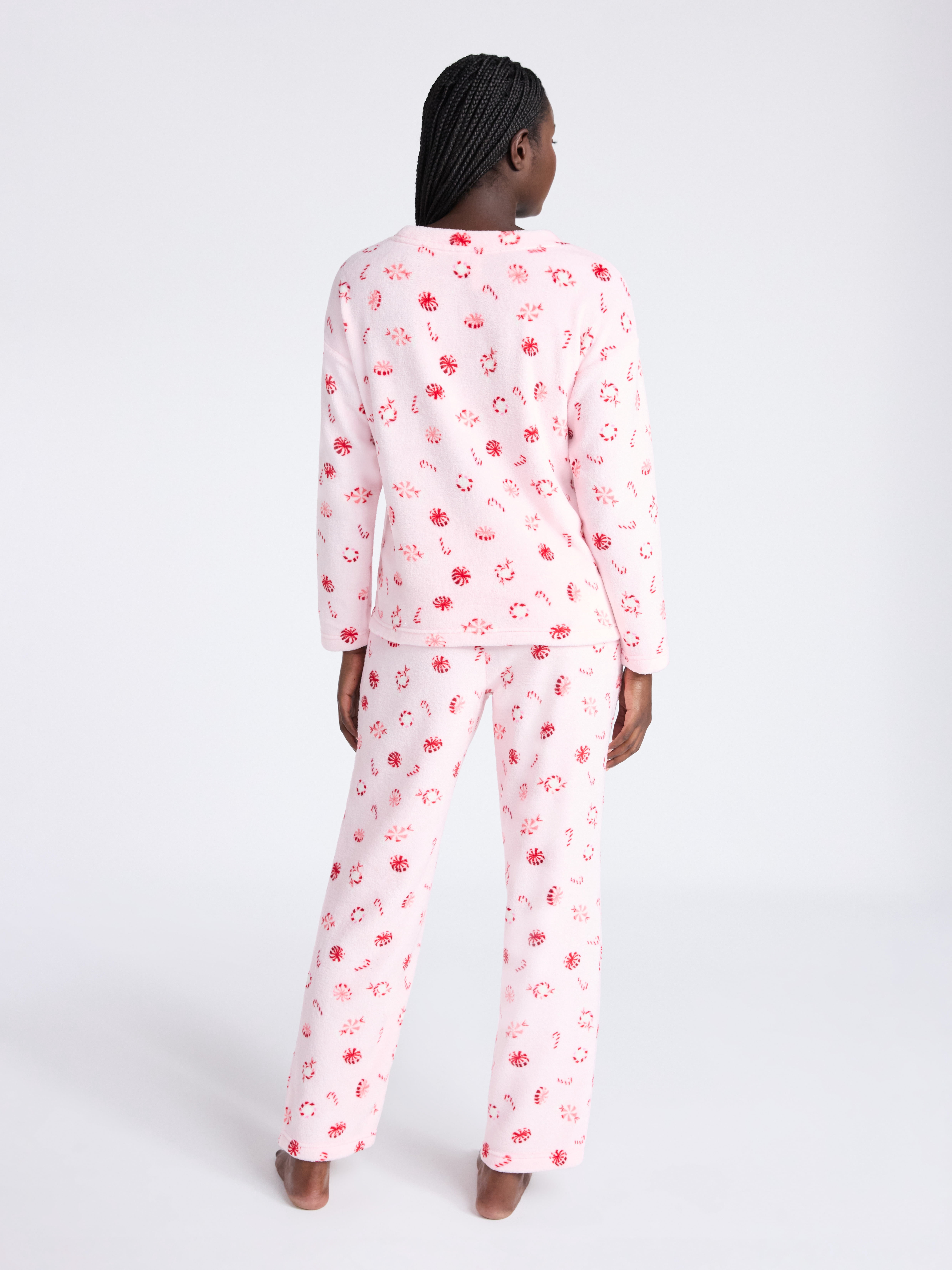 Joyspun Women's Folded Giftable Plush Long Sleeve Top and Pants Pajamas Set, 2-Piece, Sizes S-3X