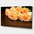 thumbnail image 2 of Roses sur Surface en Bois Photo - Impression sur Toile Florale, 2 of 4