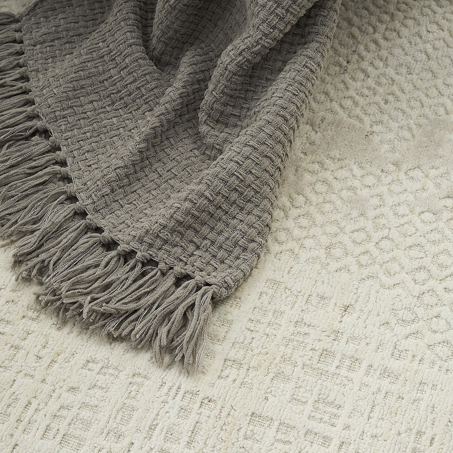 Mina Victory Lifestyle Woven Chenille Oversized Indoor Throw Blanket 70" x 103" Gray
