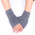 thumbnail image 2 of 2020 invierno cálido Color sólido guantes de punto sin dedos guantes de dedos expuestos mujeres mitones guante sin dedos al por mayor oso de fresa Hogar, 2 of 5